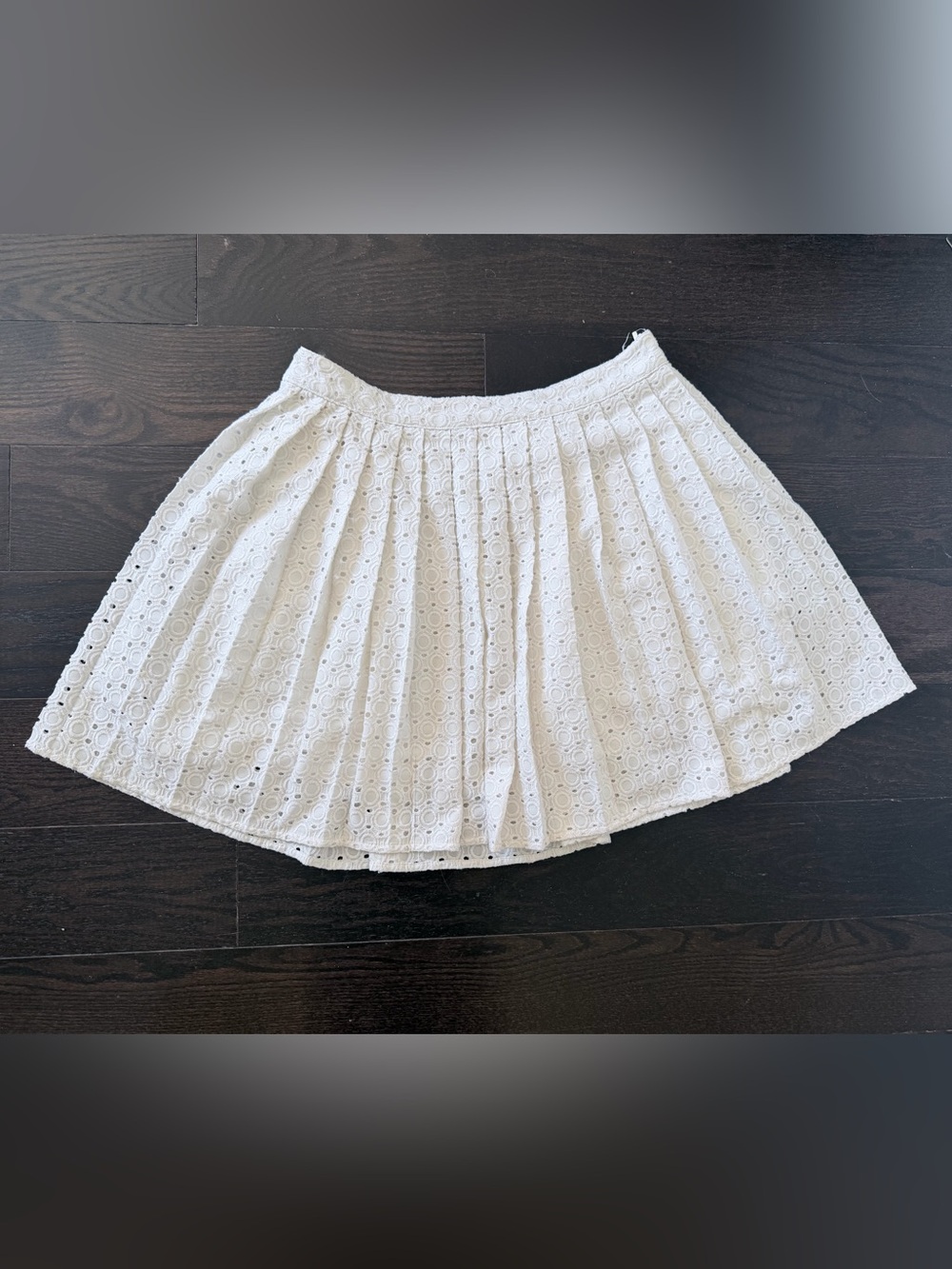 Abercrombie & Fitch White Eyelet Pleated Circle Skirt 100% cotton